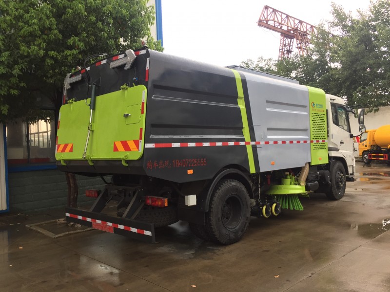 天錦干濕兩用掃路車圖片