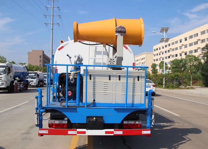 東風大多利6方抑塵噴霧綠化噴灑車圖片