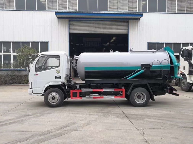 東風(fēng)多利卡5方吸污車(chē)