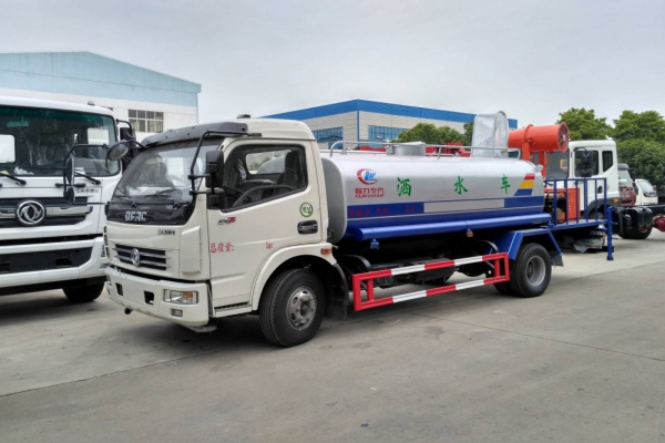 東風大多利卡霧炮車(8噸、30-40米噴霧機)圖片