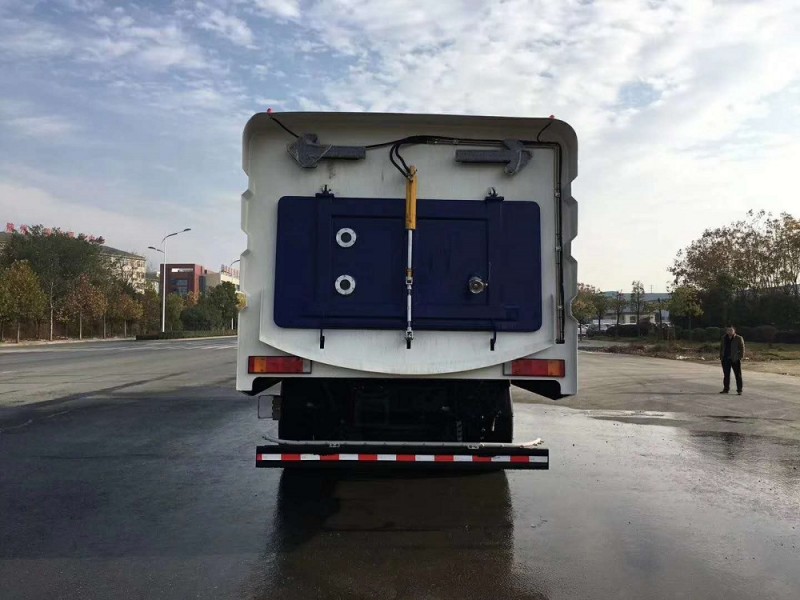 東風(fēng)天龍后雙橋22方洗掃車(chē)