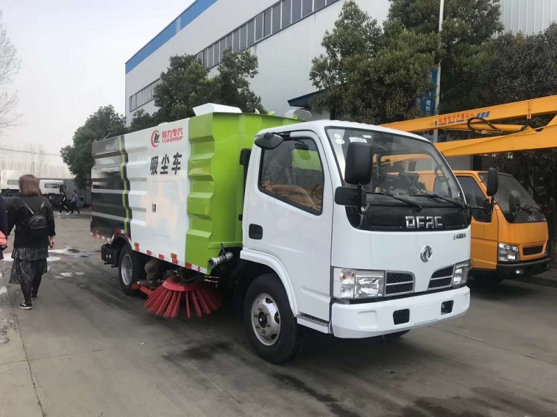 東風(fēng)小多利卡5方吸塵車(chē)