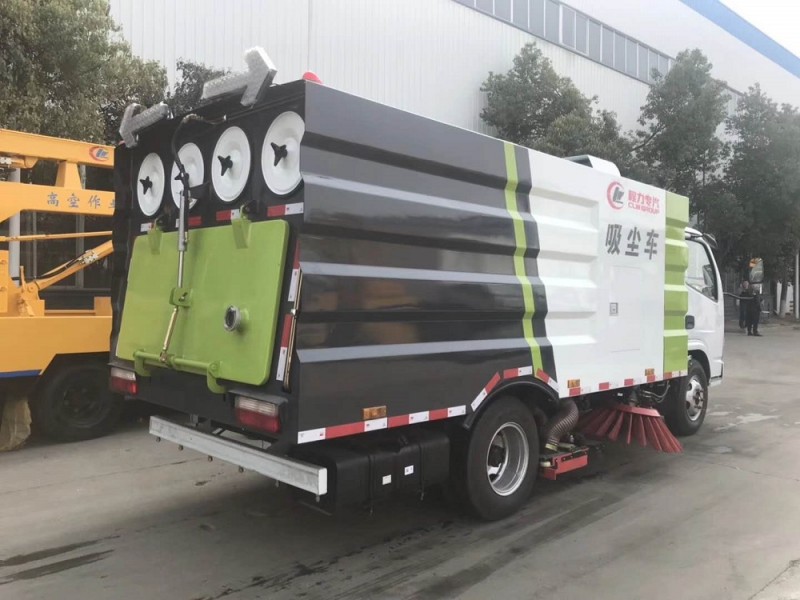 東風(fēng)小多利卡5方吸塵車(chē)