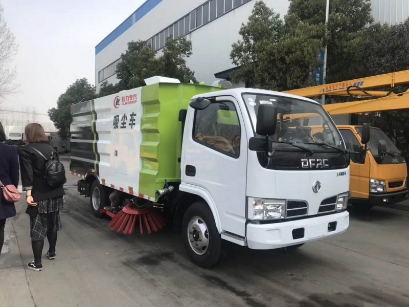 東風(fēng)小多利卡5方吸塵車(chē)