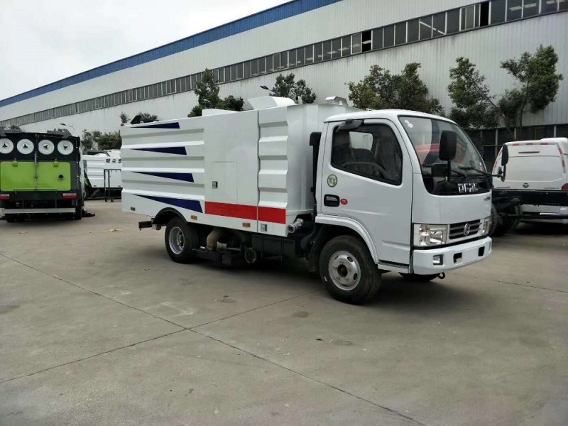 東風(fēng)小多利卡5方吸塵車(chē)