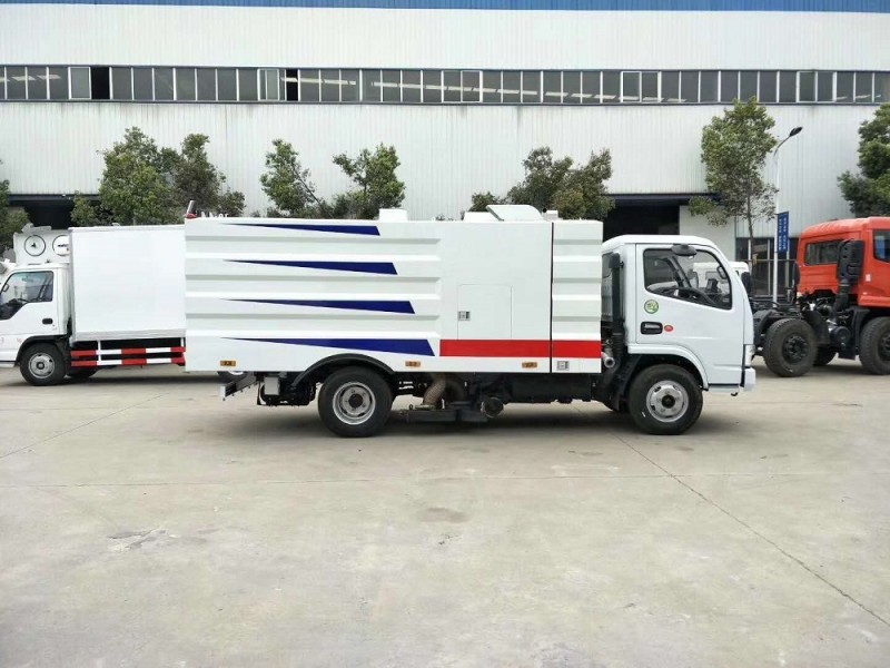 東風(fēng)小多利卡5方吸塵車(chē)