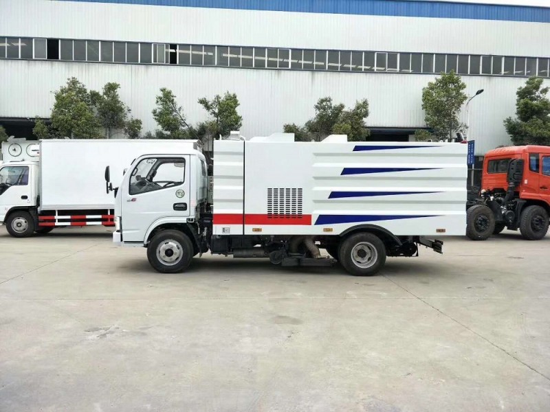 東風(fēng)小多利卡5方吸塵車(chē)