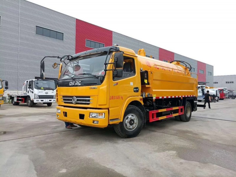 東風(fēng)多利卡清洗吸污車(chē)