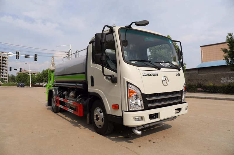 成都大運5噸灑水車